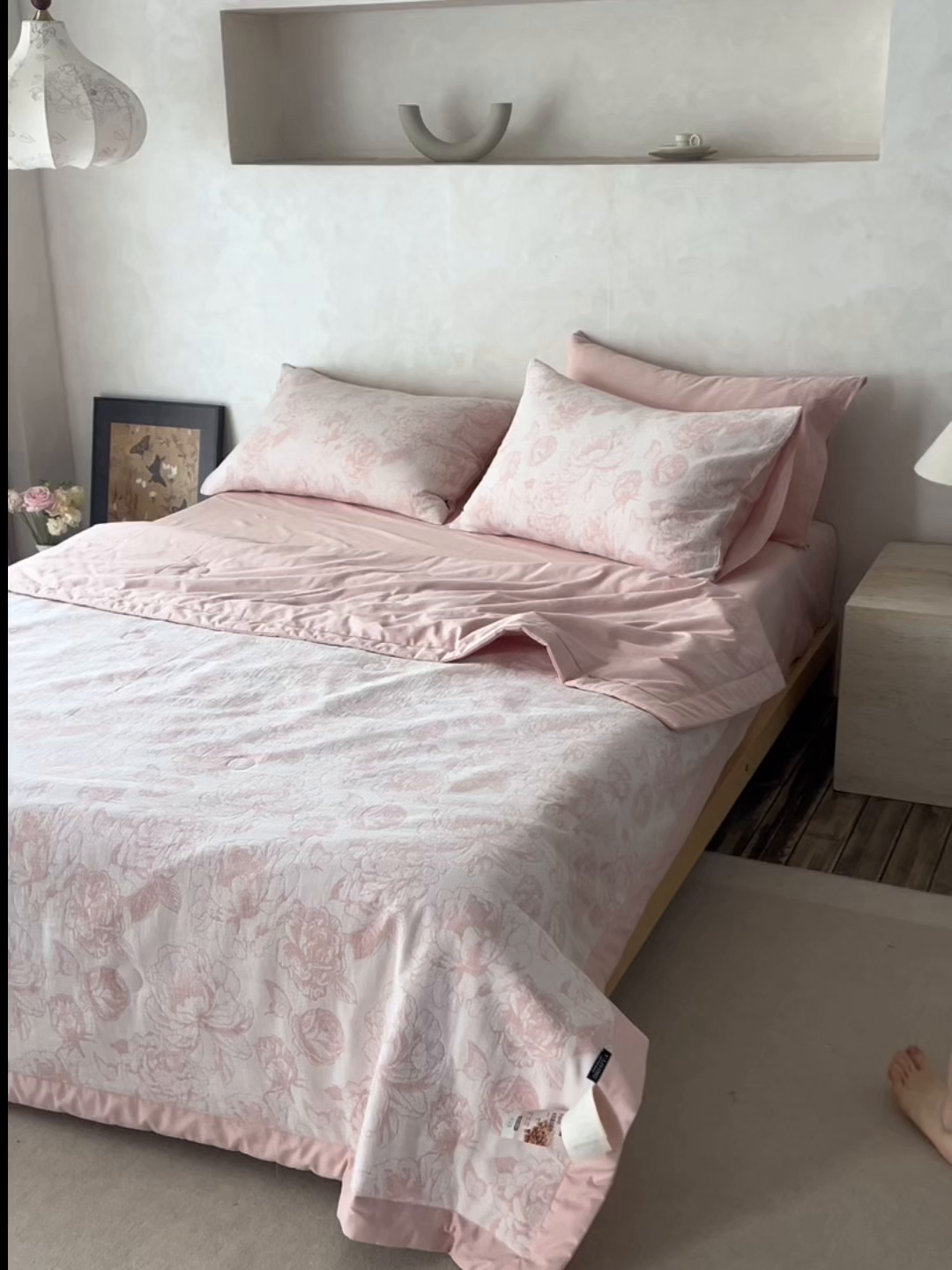 91家纺网 家纺一手货源 找家纺 宜代光年 2026新款60S水洗棉全棉纯棉三层纱色织提花夏被四件套系列 牡丹-粉