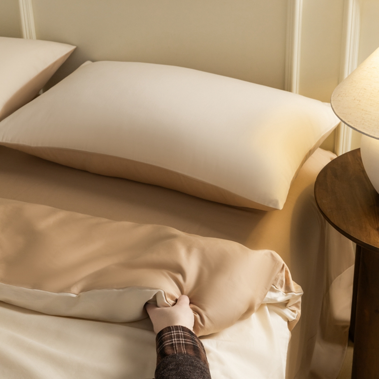 91家纺网 家纺一手货源 找家纺 秀色家纺 2026新款高端100pro新疆长绒棉床上四件套全棉纯棉四季纯色双拼高级感礼品团购四件套-米朵 米朵-奶油香槟金