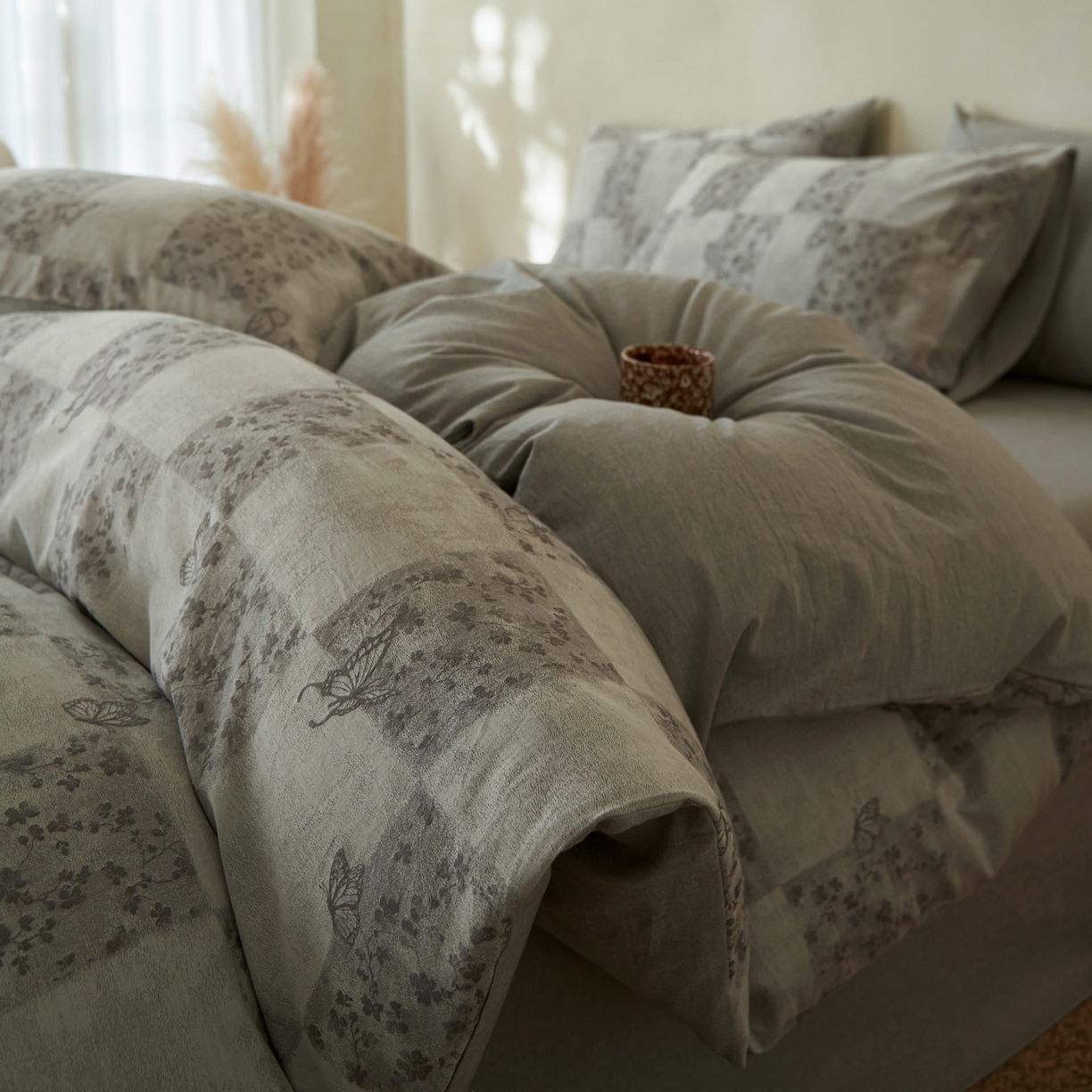 91家纺网 家纺一手货源 找家纺 如一 2026新款色织提花全棉水洗棉四件套第三批 蝶漫-灰