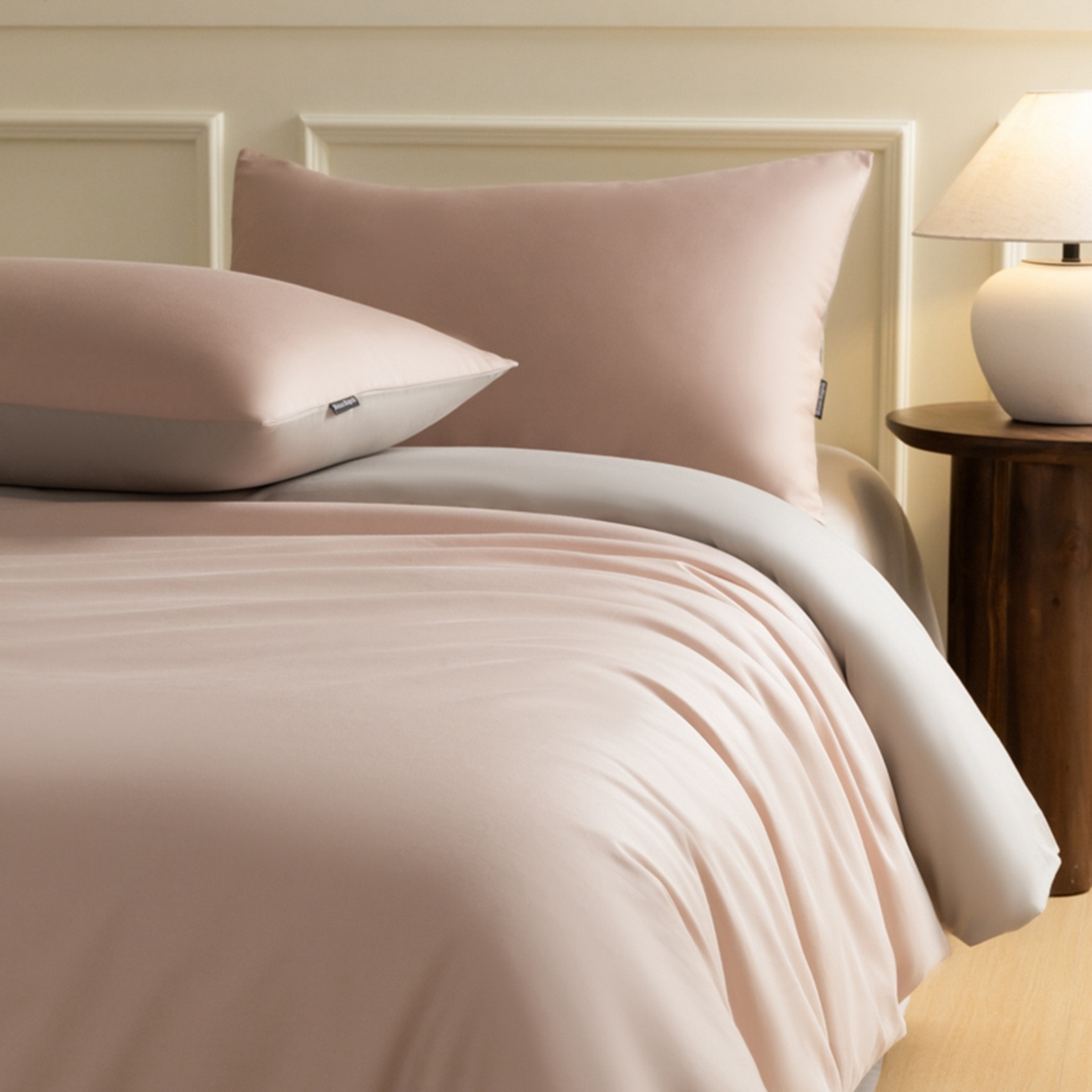 91家纺网 家纺一手货源 找家纺 秀色家纺 2026新款高端100pro新疆长绒棉床上四件套全棉纯棉四季纯色双拼高级感礼品团购四件套-米朵 米朵-蕊粉灰