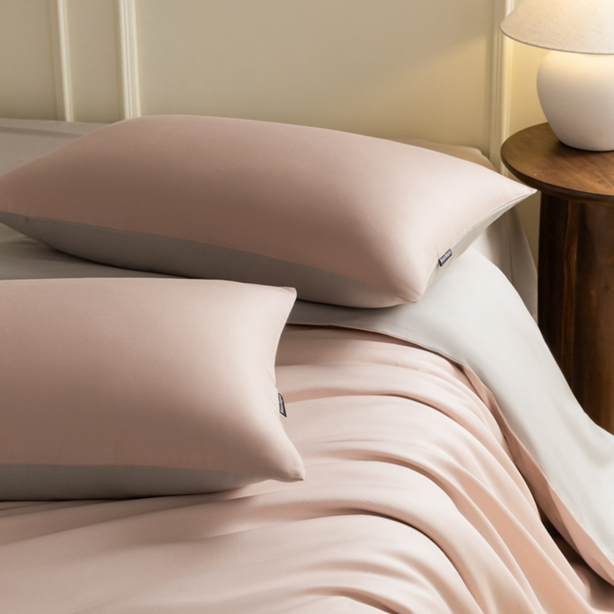 91家纺网 家纺一手货源 找家纺 秀色家纺 2026新款高端100pro新疆长绒棉床上四件套全棉纯棉四季纯色双拼高级感礼品团购四件套-米朵 米朵-蕊粉灰