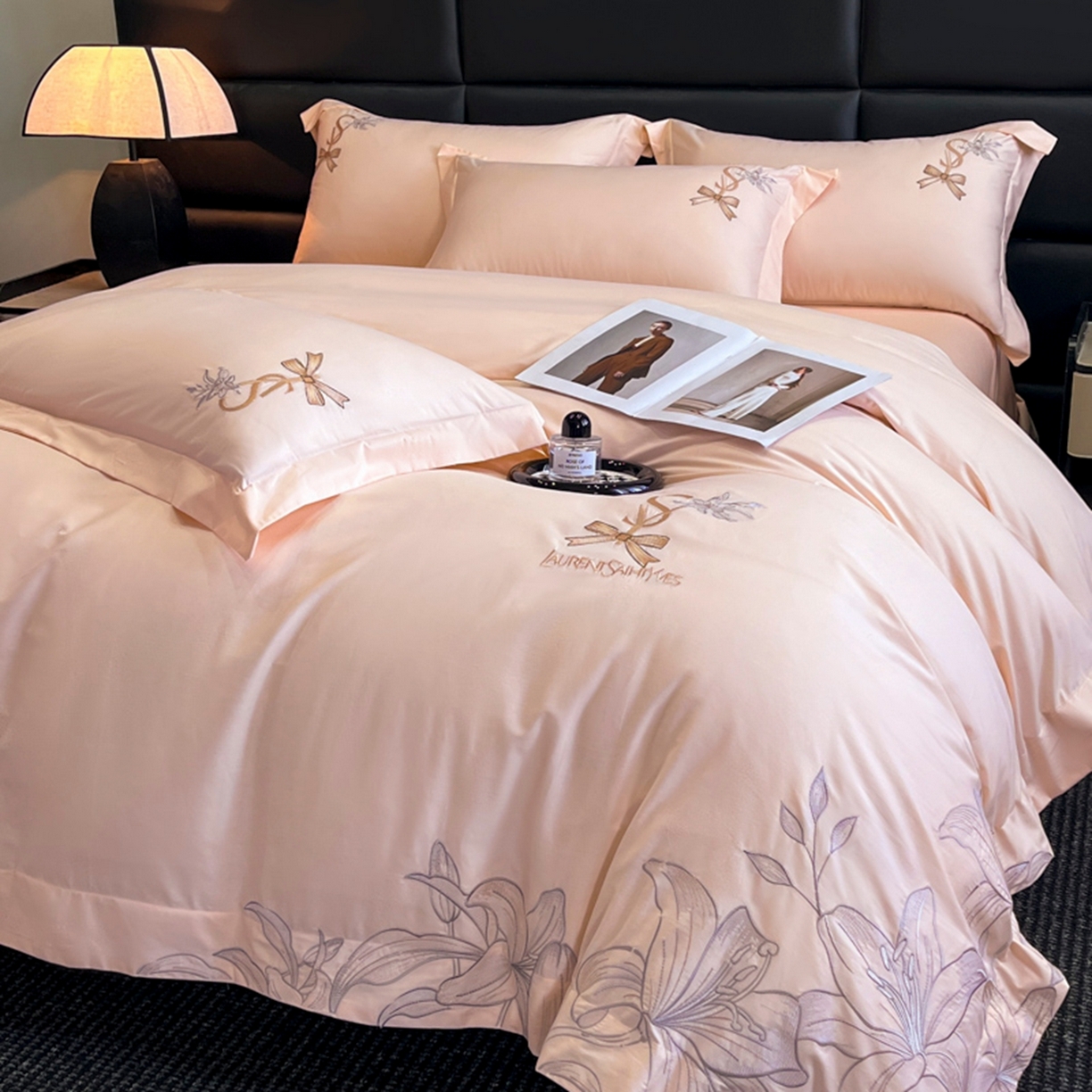 91家纺网 家纺一手货源 找家纺 金牛座家纺 2026新款新疆长绒棉全棉纯棉刺绣四件套-百合系列 百合-淡雅粉