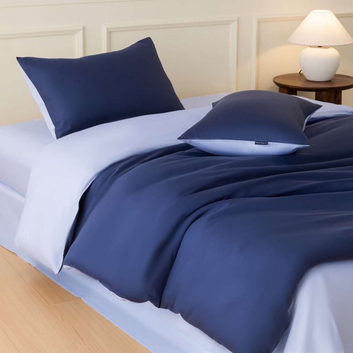 91家纺网 家纺一手货源 找家纺 秀色家纺 2026新款高端100pro新疆长绒棉床上四件套全棉纯棉四季纯色双拼高级感礼品团购四件套-米朵 米朵-深空蓝+远山蓝