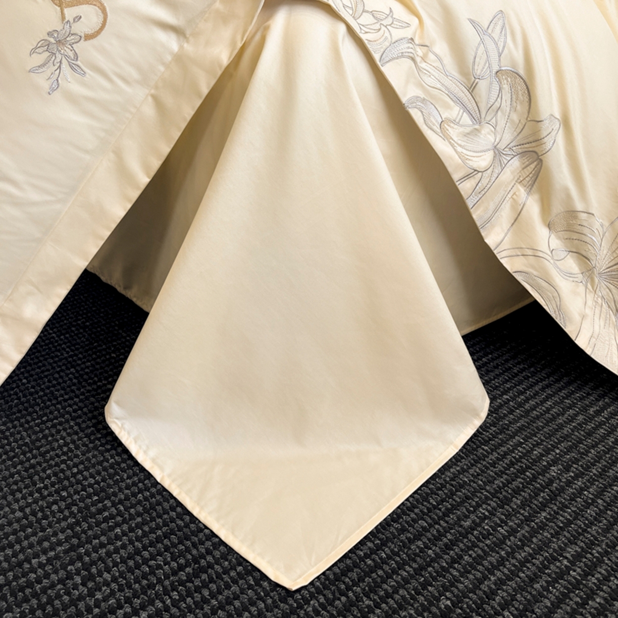 91家纺网 家纺一手货源 找家纺 金牛座家纺 2026新款新疆长绒棉全棉纯棉刺绣四件套-百合系列 百合-奶昔白