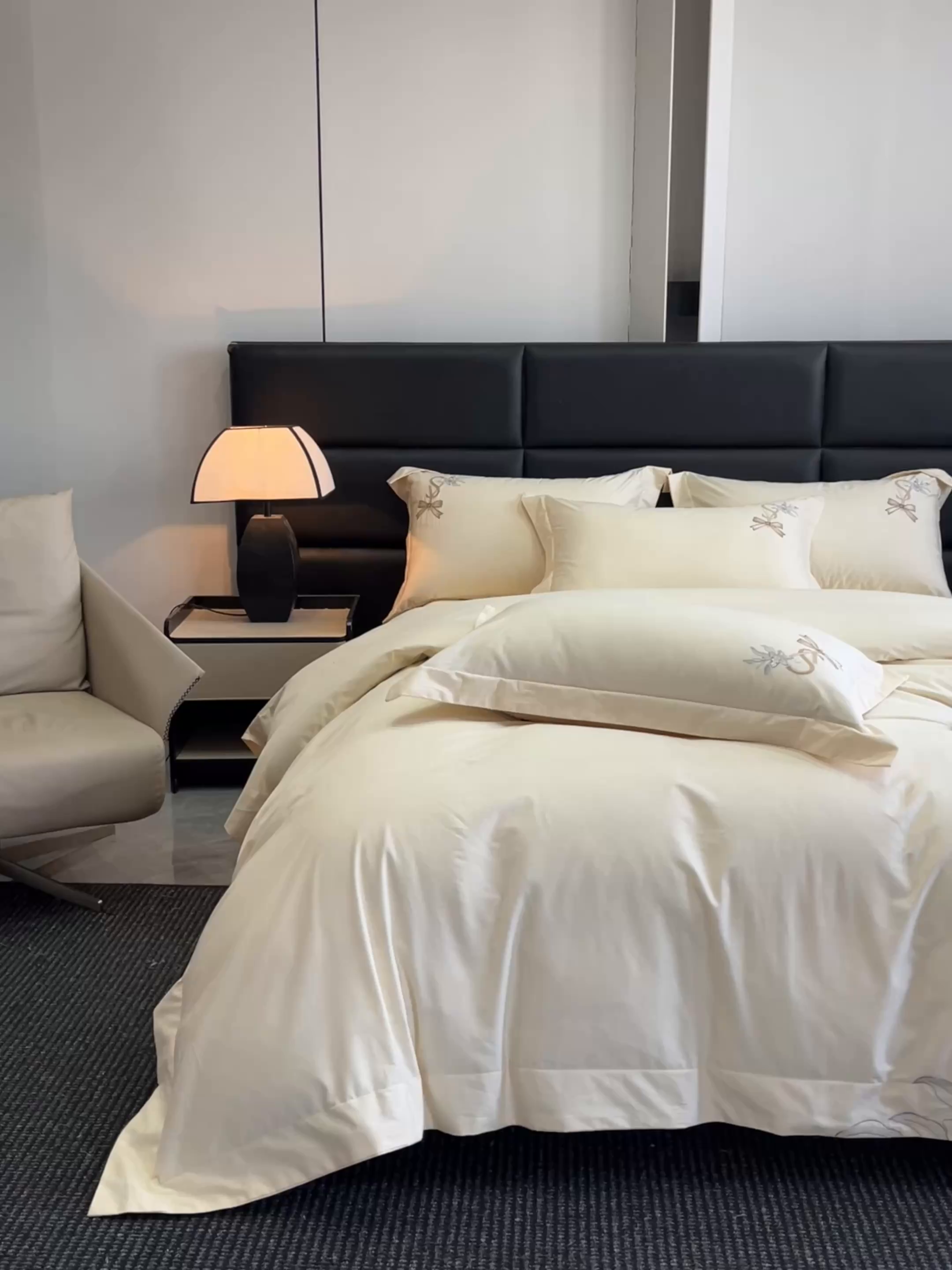 91家纺网 家纺一手货源 找家纺 金牛座家纺 2026新款新疆长绒棉全棉纯棉刺绣四件套-百合系列 百合-奶昔白