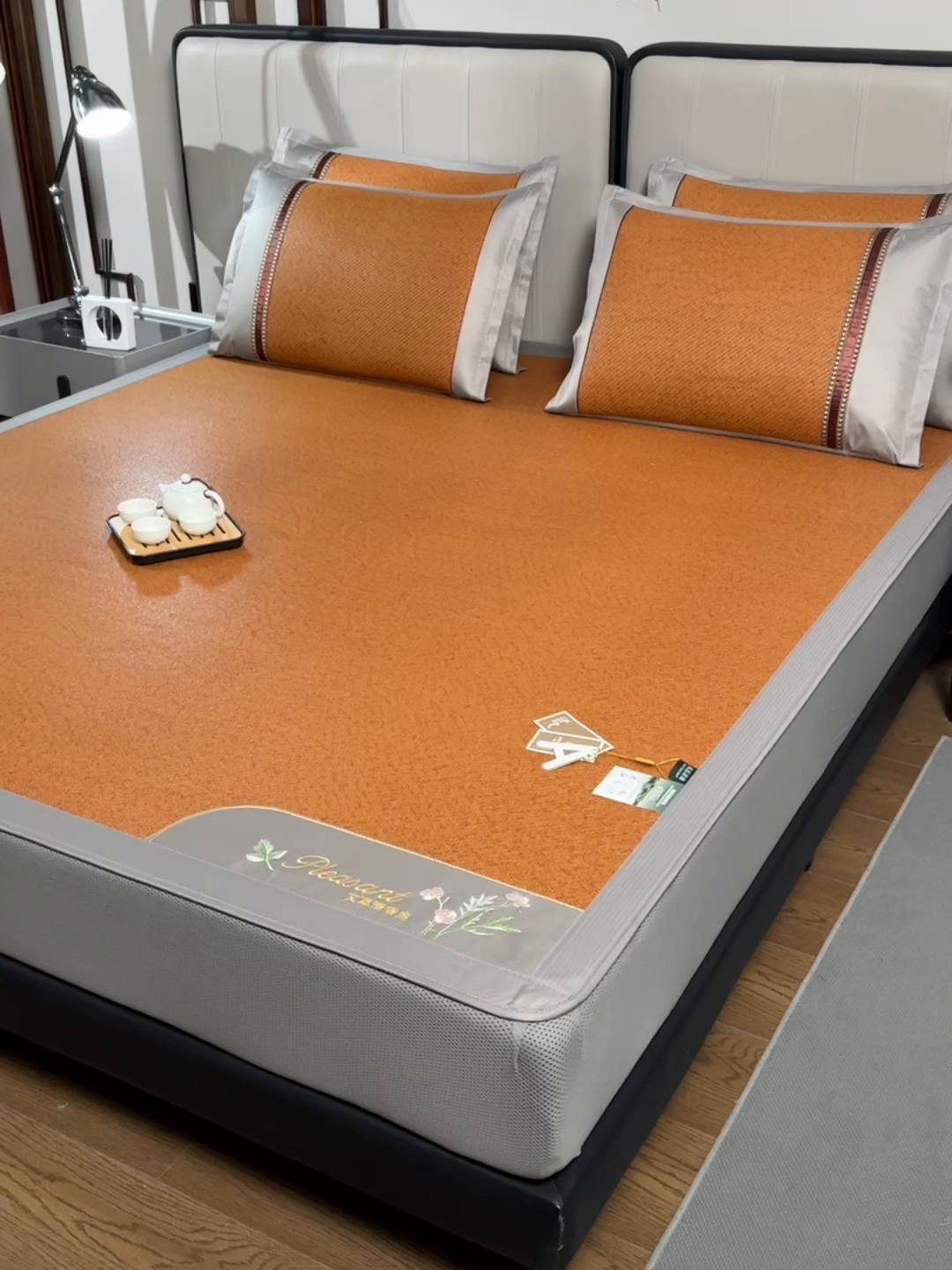 91家纺网 家纺一手货源 找家纺 小牛席业 2026新款加厚款-艾草清新养生席（床笠款） 加厚款-艾草清香养生（床笠款）-红棕