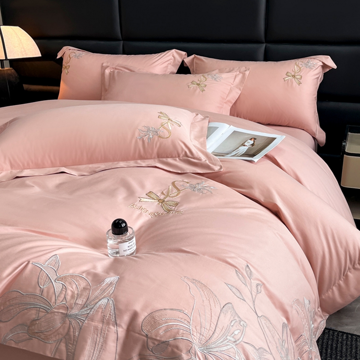 91家纺网 家纺一手货源 找家纺 金牛座家纺 2026新款新疆长绒棉全棉纯棉刺绣四件套-百合系列 百合-浅豆沙