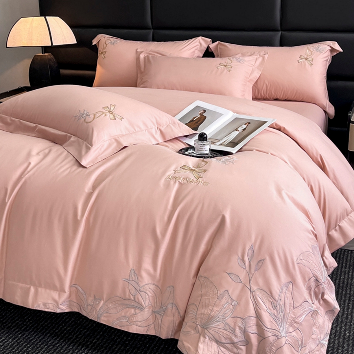 91家纺网 家纺一手货源 找家纺 金牛座家纺 2026新款新疆长绒棉全棉纯棉刺绣四件套-百合系列 百合-浅豆沙