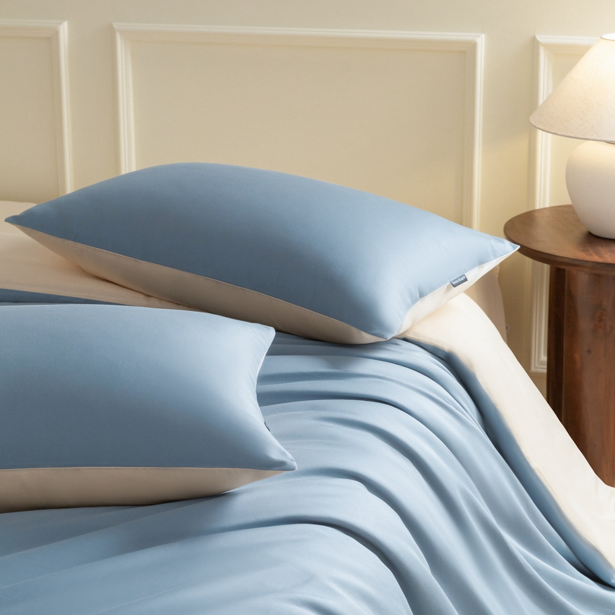 91家纺网 家纺一手货源 找家纺 秀色家纺 2026新款高端100pro新疆长绒棉床上四件套全棉纯棉四季纯色双拼高级感礼品团购四件套-米朵 米朵-天空蓝+奶昔白