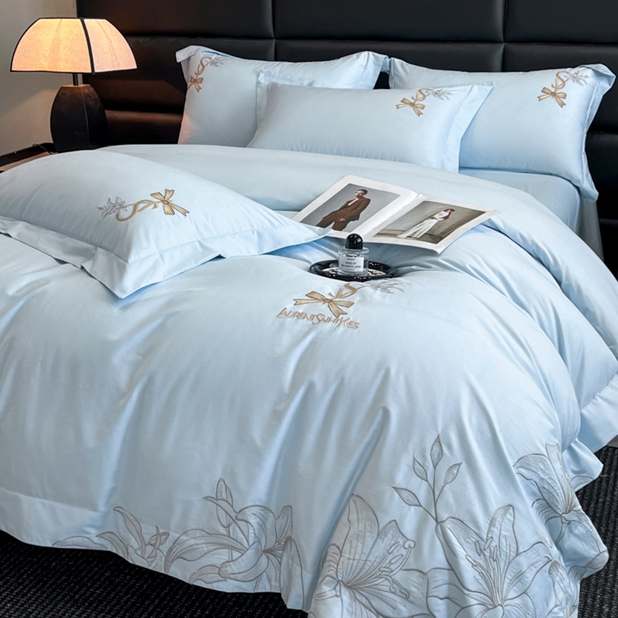 91家纺网 家纺一手货源 找家纺 金牛座家纺 2026新款新疆长绒棉全棉纯棉刺绣四件套-百合系列 百合-浅蓝