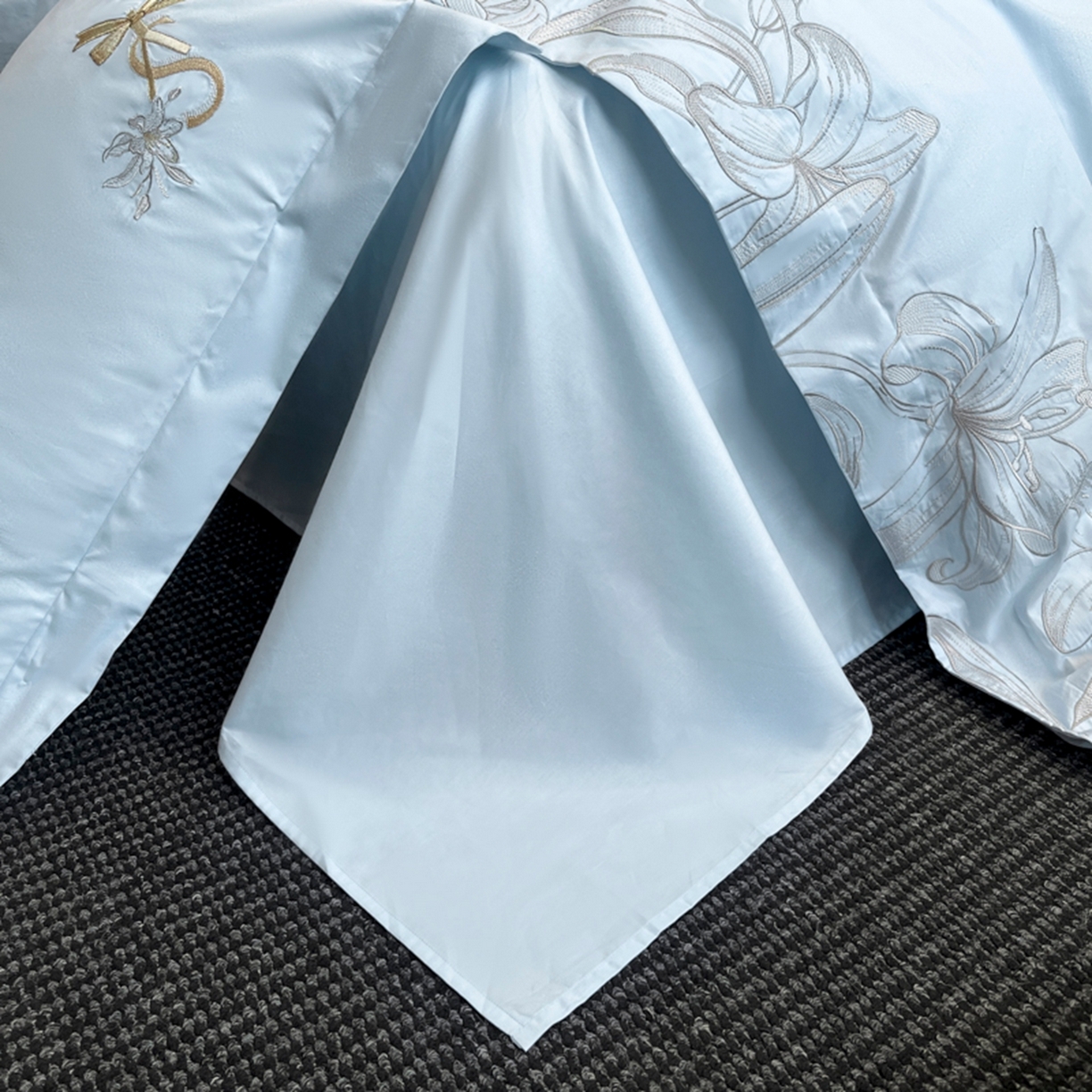 91家纺网 家纺一手货源 找家纺 金牛座家纺 2026新款新疆长绒棉全棉纯棉刺绣四件套-百合系列 百合-浅蓝