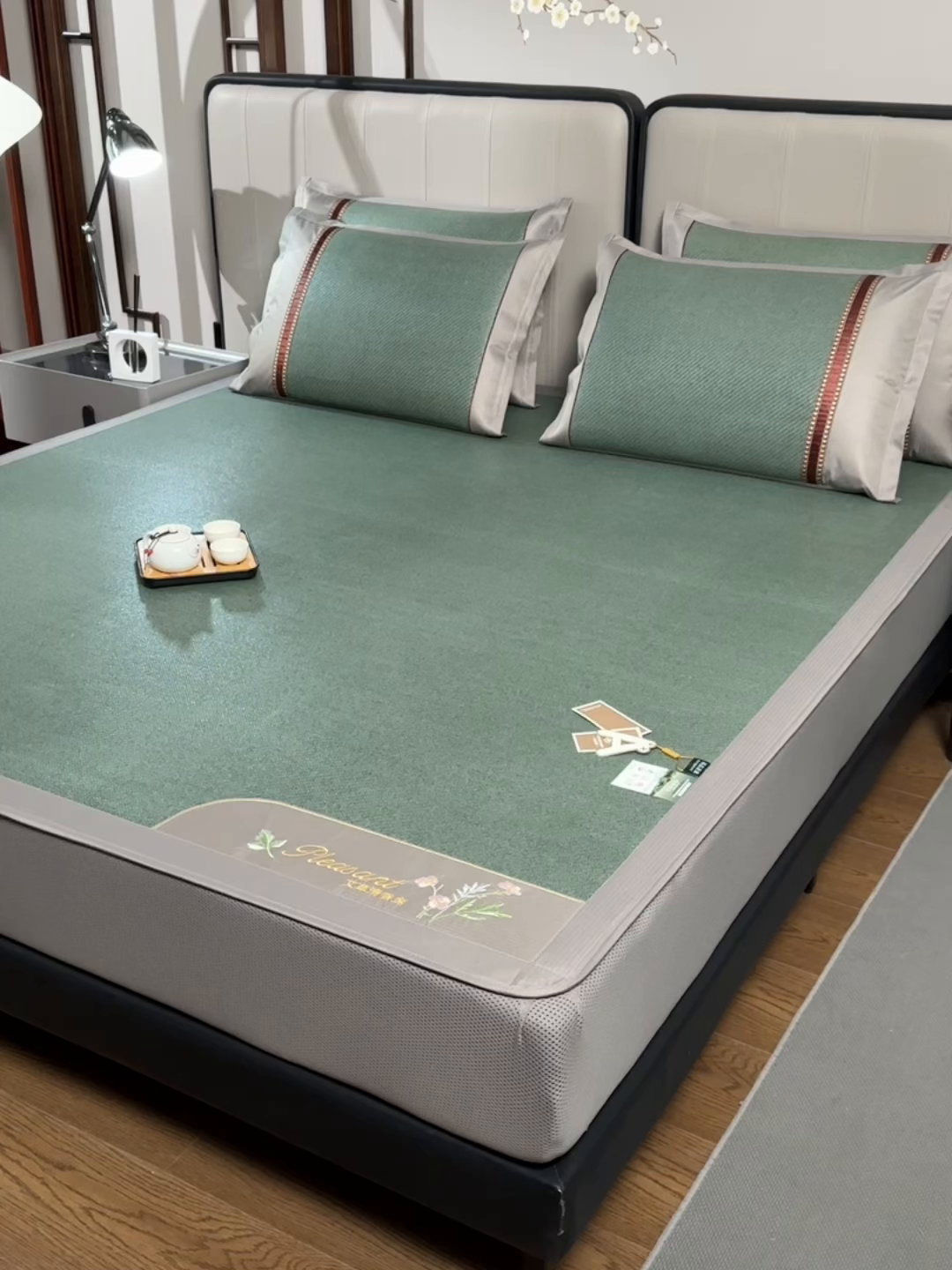 91家纺网 家纺一手货源 找家纺 小牛席业 2026新款加厚款-艾草清新养生席（床笠款） 加厚款-艾草清香养生（床笠款）-墨绿