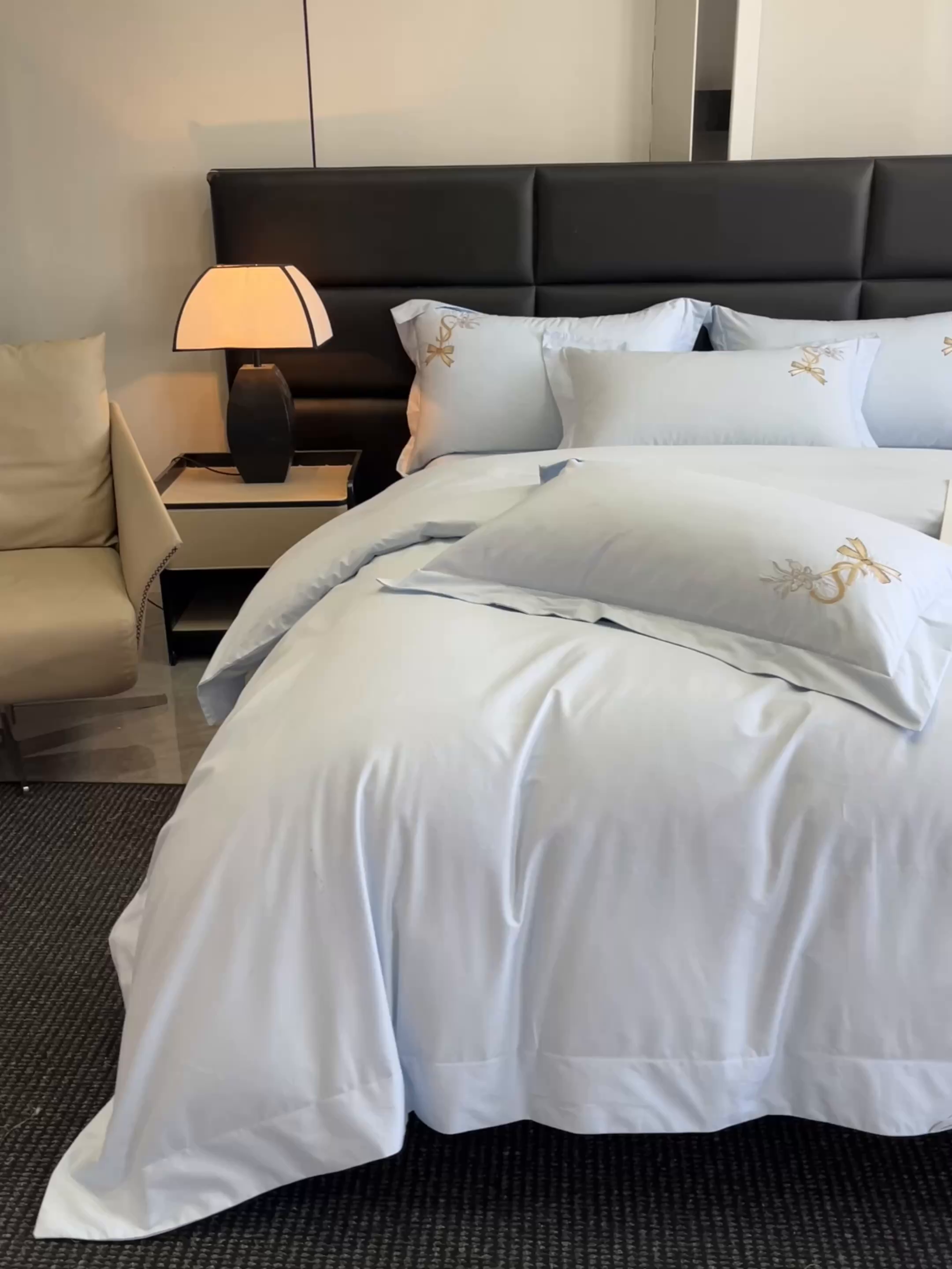 91家纺网 家纺一手货源 找家纺 金牛座家纺 2026新款新疆长绒棉全棉纯棉刺绣四件套-百合系列 百合-浅蓝