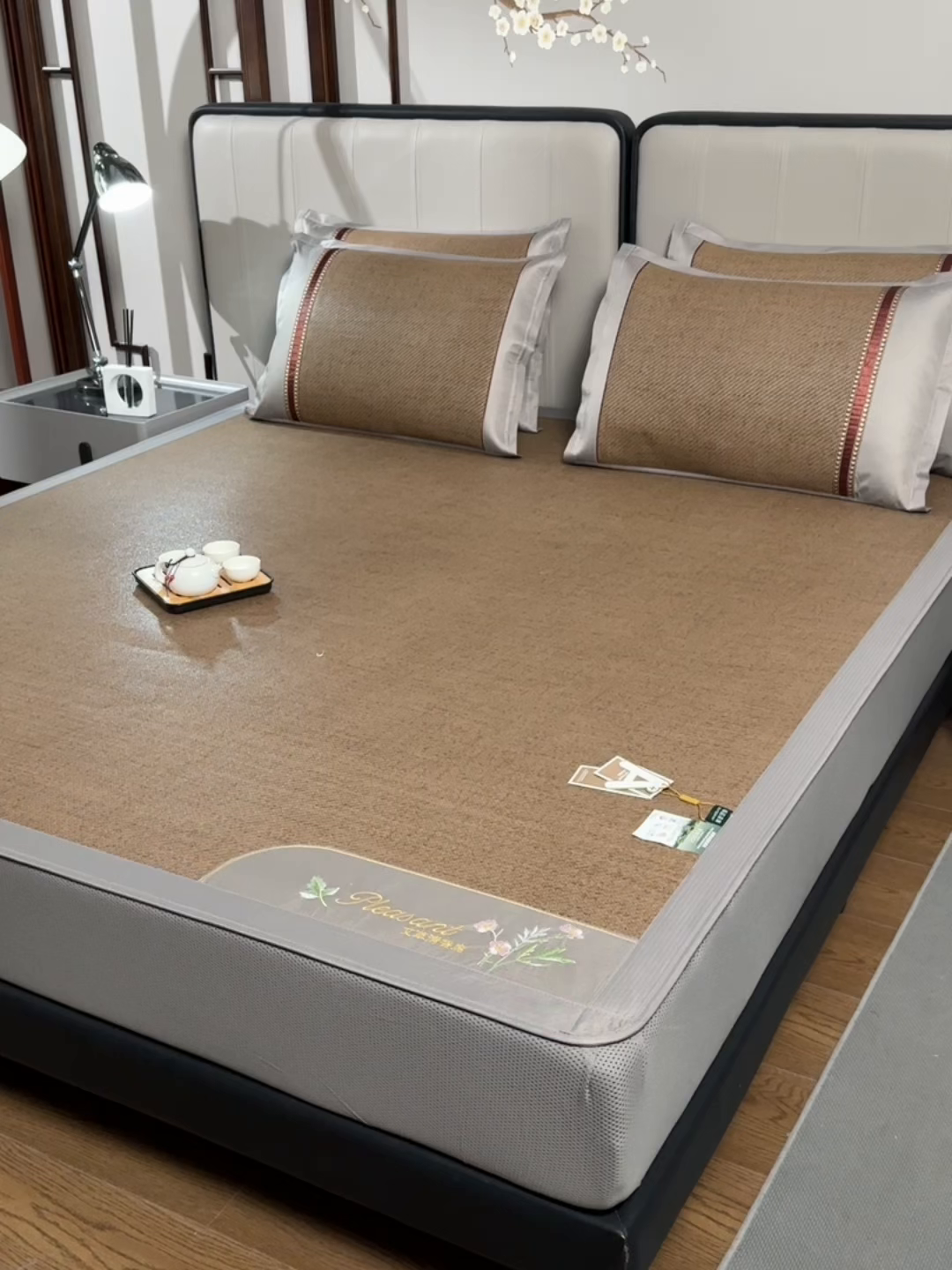 91家纺网 家纺一手货源 找家纺 小牛席业 2026新款加厚款-艾草清新养生席（床笠款） 加厚款-艾草清香养生（床笠款）-浅咖