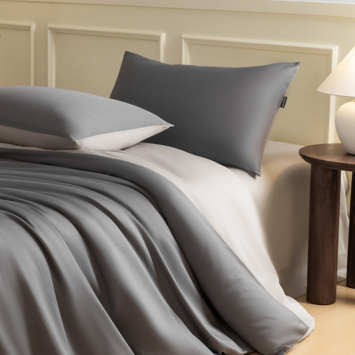 91家纺网 家纺一手货源 找家纺 秀色家纺 2026新款高端100pro新疆长绒棉床上四件套全棉纯棉四季纯色双拼高级感礼品团购四件套-米朵 米朵-雅士灰+烟墨灰