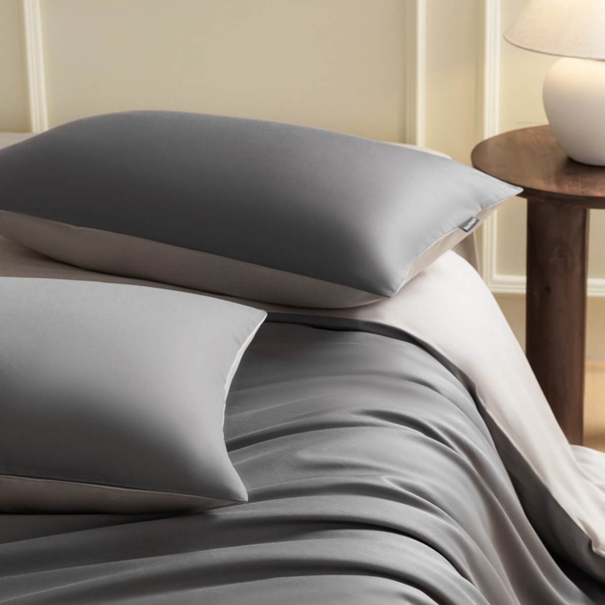 91家纺网 家纺一手货源 找家纺 秀色家纺 2026新款高端100pro新疆长绒棉床上四件套全棉纯棉四季纯色双拼高级感礼品团购四件套-米朵 米朵-雅士灰+烟墨灰