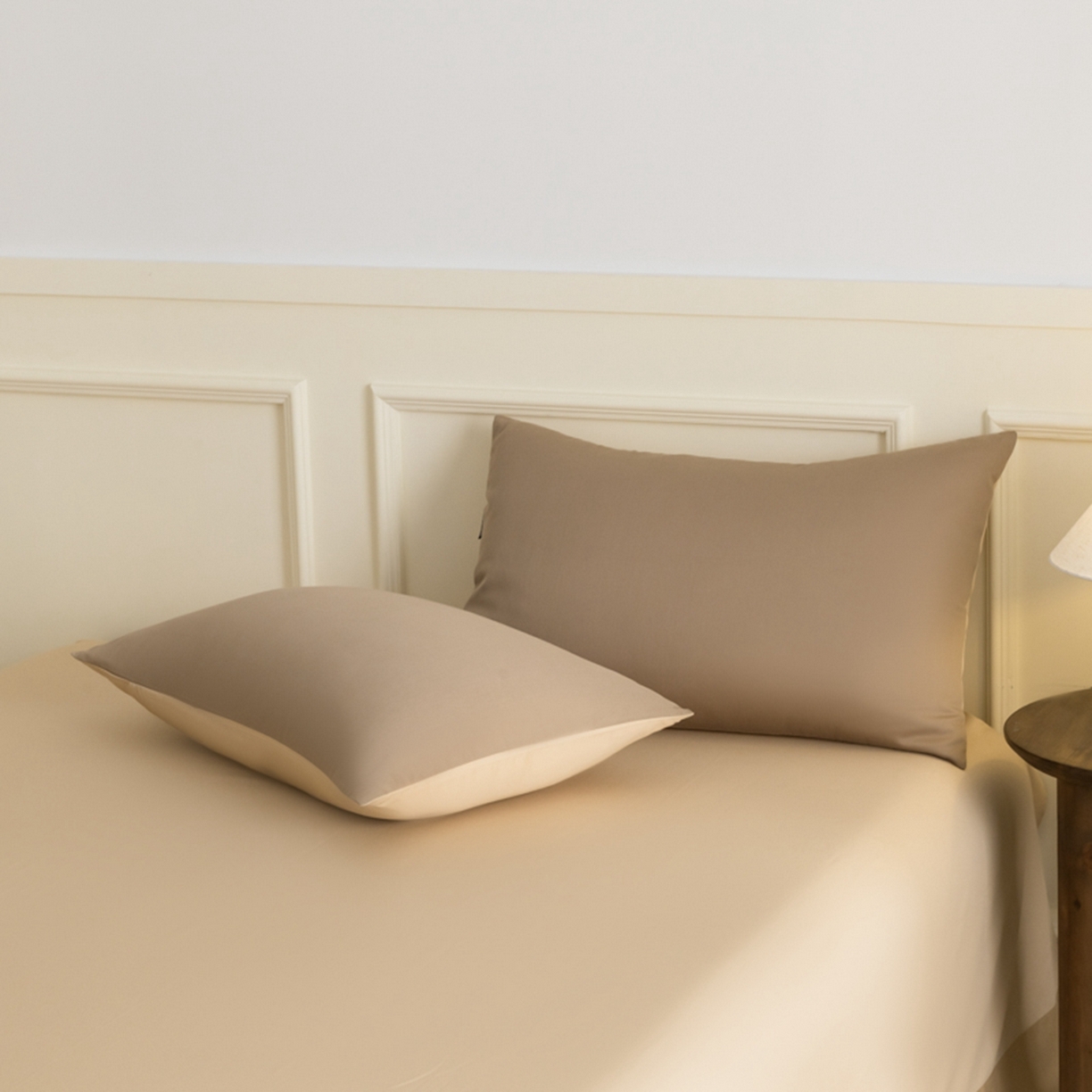 91家纺网 家纺一手货源 找家纺 秀色家纺 2026新款高端100pro新疆长绒棉床上四件套全棉纯棉四季纯色双拼高级感礼品团购四件套-米朵 米朵-亚麻咖+香槟金