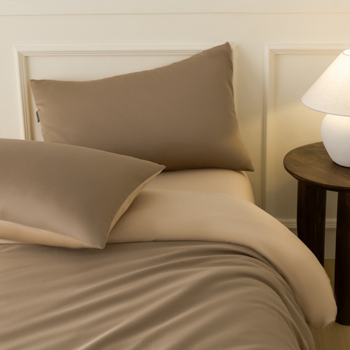 91家纺网 家纺一手货源 找家纺 秀色家纺 2026新款高端100pro新疆长绒棉床上四件套全棉纯棉四季纯色双拼高级感礼品团购四件套-米朵 米朵-亚麻咖+香槟金