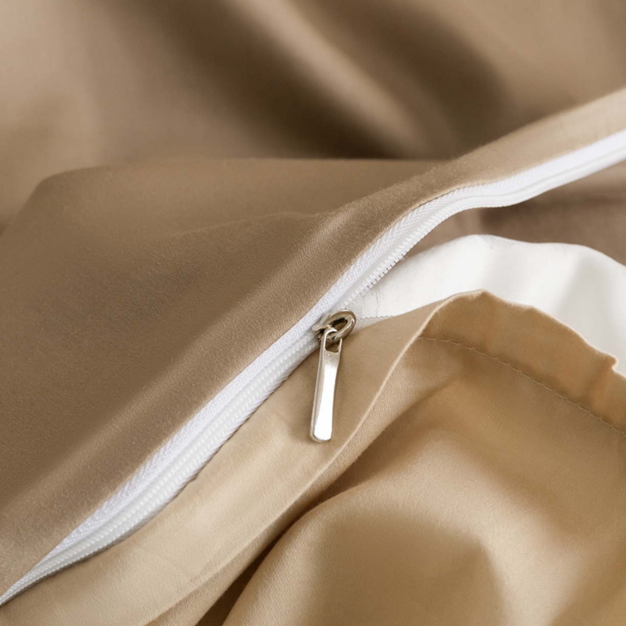 91家纺网 家纺一手货源 找家纺 秀色家纺 2026新款高端100pro新疆长绒棉床上四件套全棉纯棉四季纯色双拼高级感礼品团购四件套-米朵 米朵-亚麻咖+香槟金