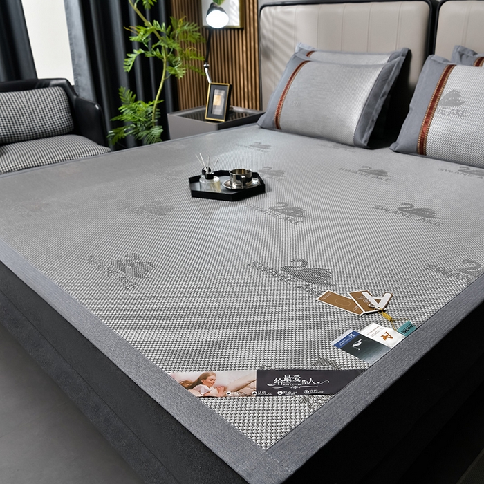 91家纺网 家纺一手货源 找家纺 小牛席业 2026新款加厚天鹅冰藤席系列 加厚款-天鹅冰藤席（浅灰）