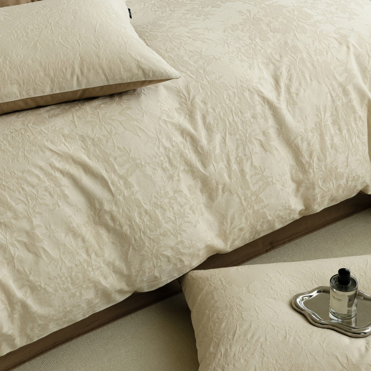 91家纺网 家纺一手货源 找家纺 （总）宜代光年 2026年新款全棉厚织提花四件套系列（第一批花型）极有家花型