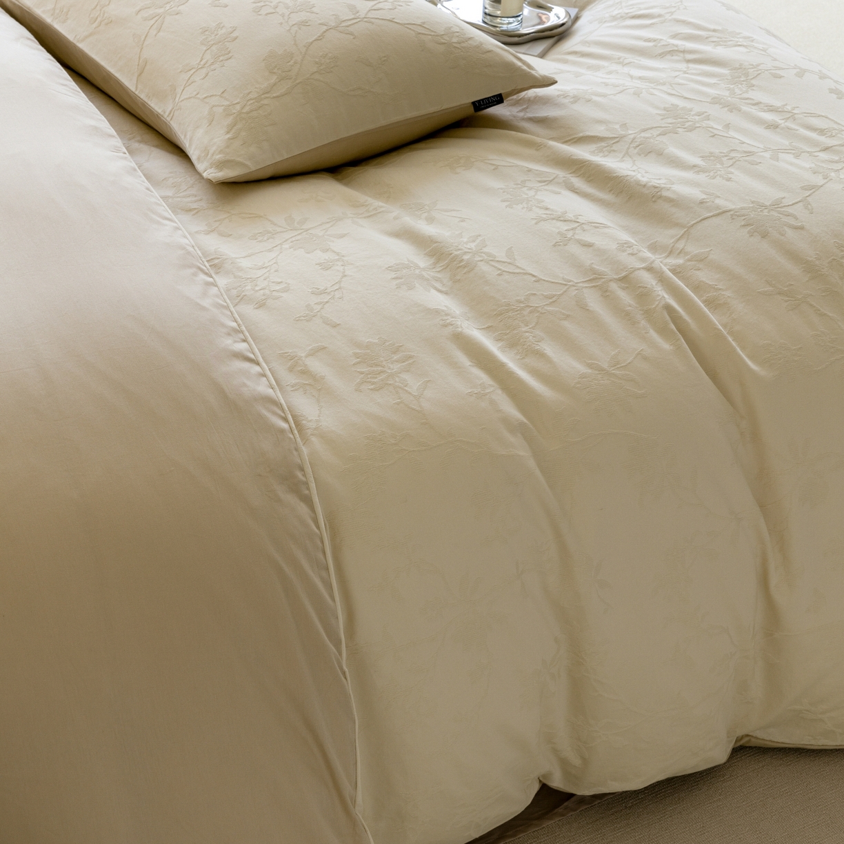 91家纺网 家纺一手货源 找家纺 宜代光年 2026年新款全棉厚织提花四件套系列（第一批花型）极有家花型 花影-奶白