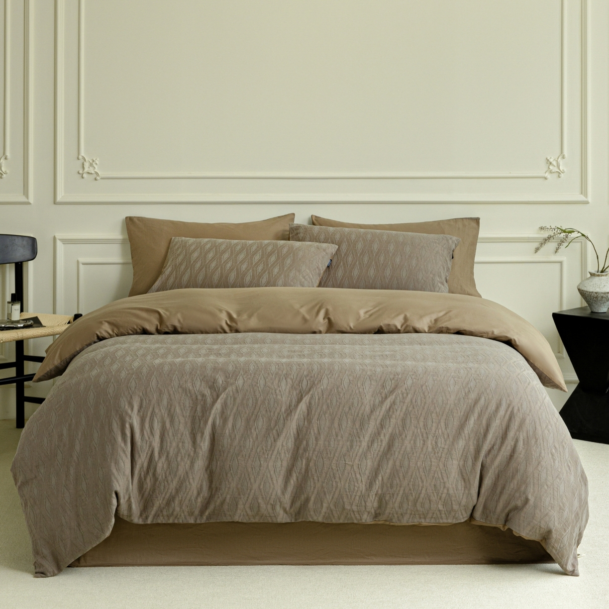 91家纺网 家纺一手货源 找家纺 宜代光年 2026年新款全棉厚织提花四件套系列（第一批花型）极有家花型 律光-深咖