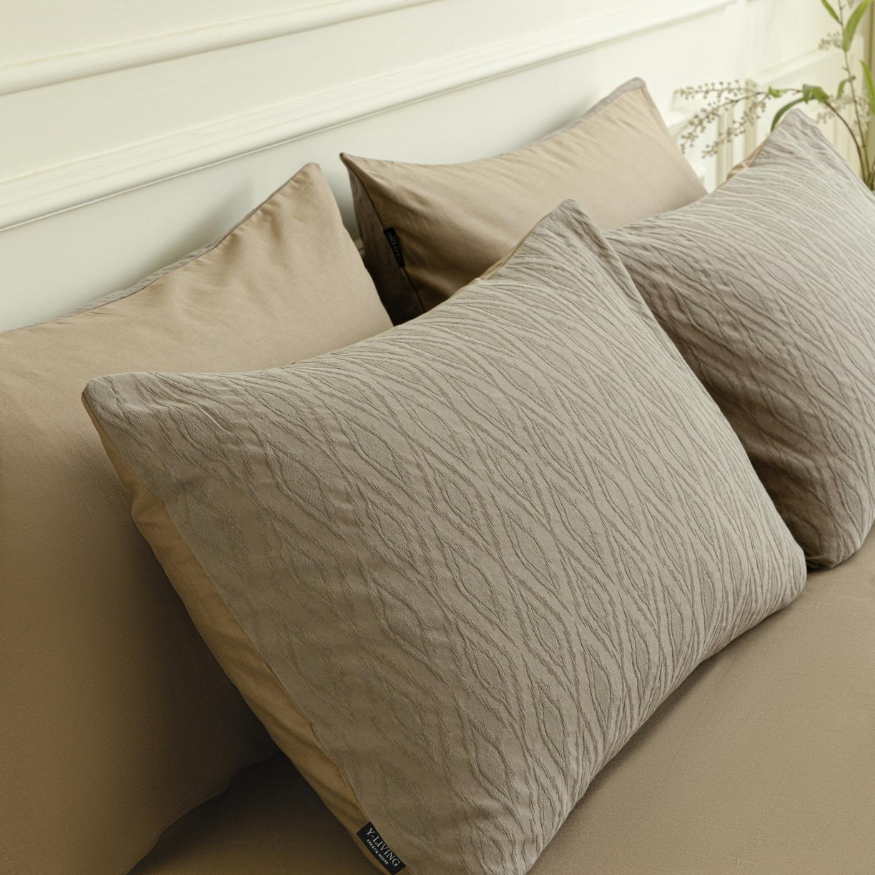 91家纺网 家纺一手货源 找家纺 宜代光年 2026年新款全棉厚织提花四件套系列（第一批花型）极有家花型 律光-深咖