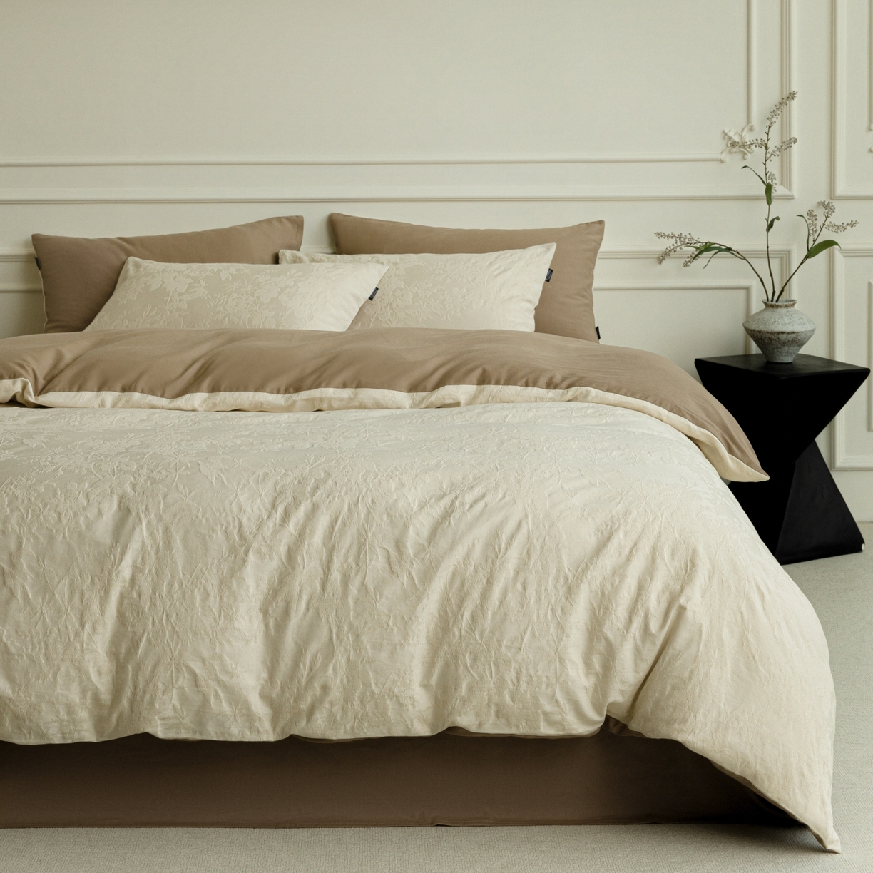 91家纺网 家纺一手货源 找家纺 宜代光年 2026年新款全棉厚织提花四件套系列（第一批花型）极有家花型 暗香疏影-奶白