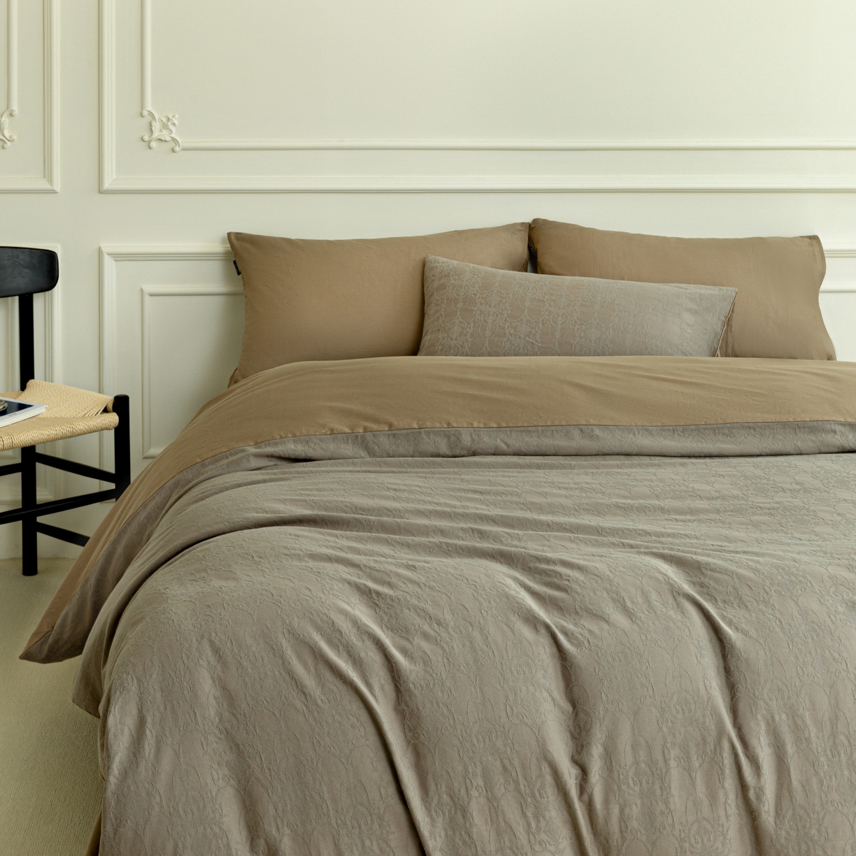 91家纺网 家纺一手货源 找家纺 宜代光年 2026年新款全棉厚织提花四件套系列（第一批花型）极有家花型 西塔-深咖