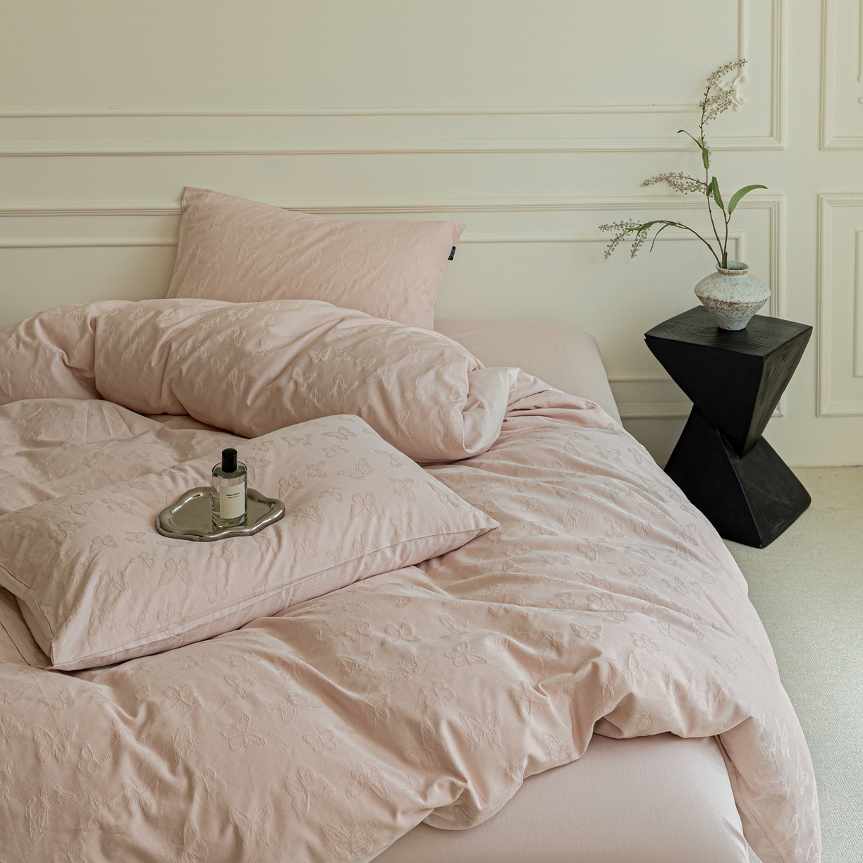 91家纺网 家纺一手货源 找家纺 宜代光年 2026年新款全棉厚织提花四件套系列（第一批花型）极有家花型 蝶梦悠悠-浅粉