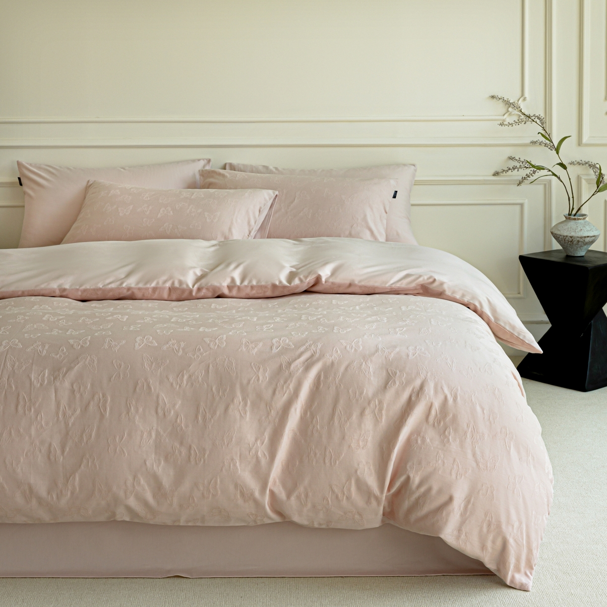 91家纺网 家纺一手货源 找家纺 宜代光年 2026年新款全棉厚织提花四件套系列（第一批花型）极有家花型 蝶梦悠悠-浅粉