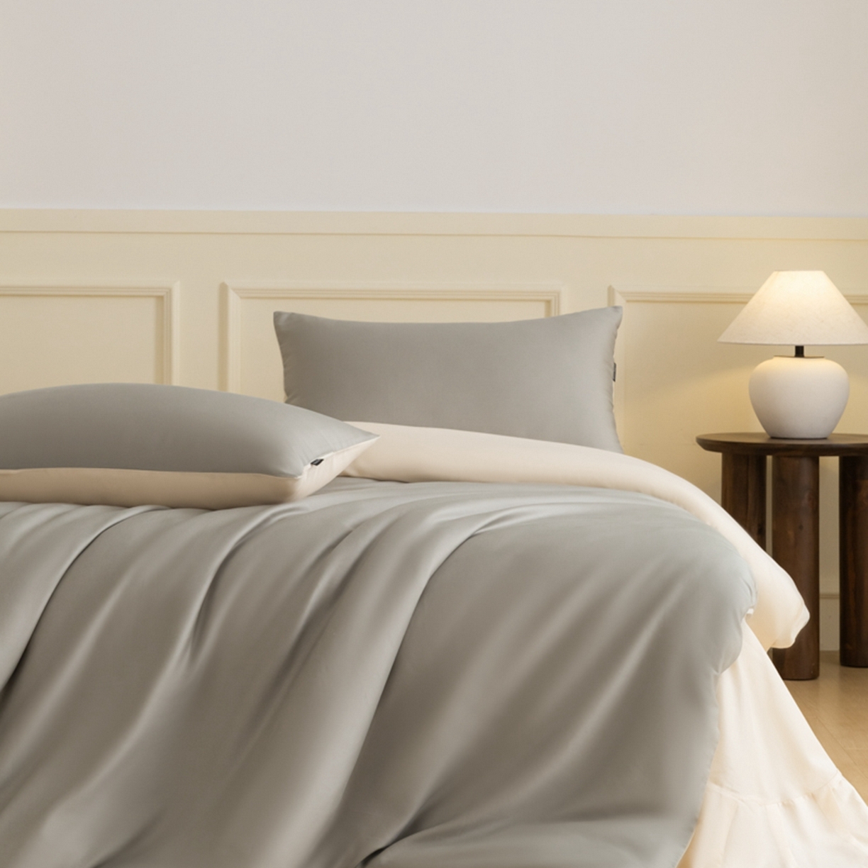 91家纺网 家纺一手货源 找家纺 秀色家纺 2026新款高端100pro新疆长绒棉床上四件套全棉纯棉四季纯色双拼高级感礼品团购四件套-米朵 米朵-烟墨灰+奶昔白