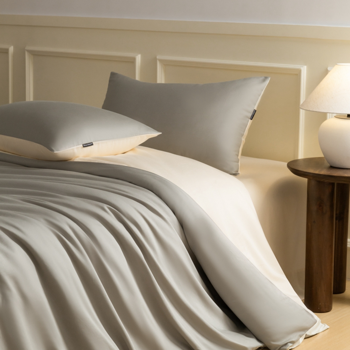 91家纺网 家纺一手货源 找家纺 秀色家纺 2026新款高端100pro新疆长绒棉床上四件套全棉纯棉四季纯色双拼高级感礼品团购四件套-米朵 米朵-烟墨灰+奶昔白