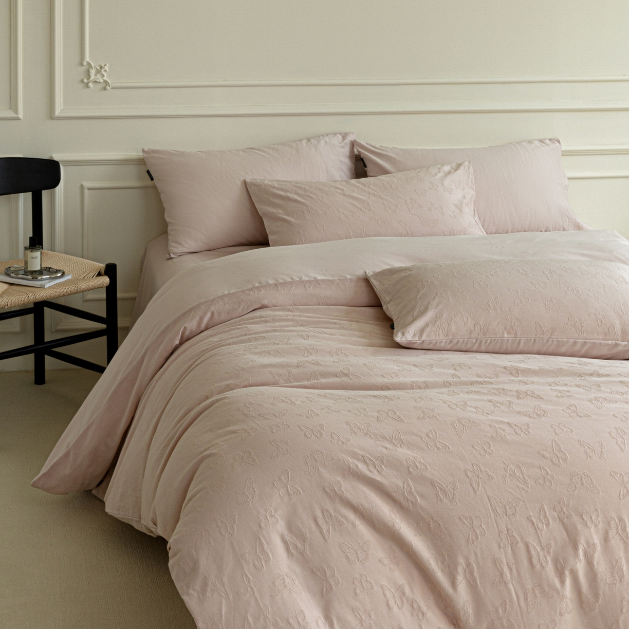 91家纺网 家纺一手货源 找家纺 宜代光年 2026年新款全棉厚织提花四件套系列（第一批花型）极有家花型 蝶梦悠悠-浅粉