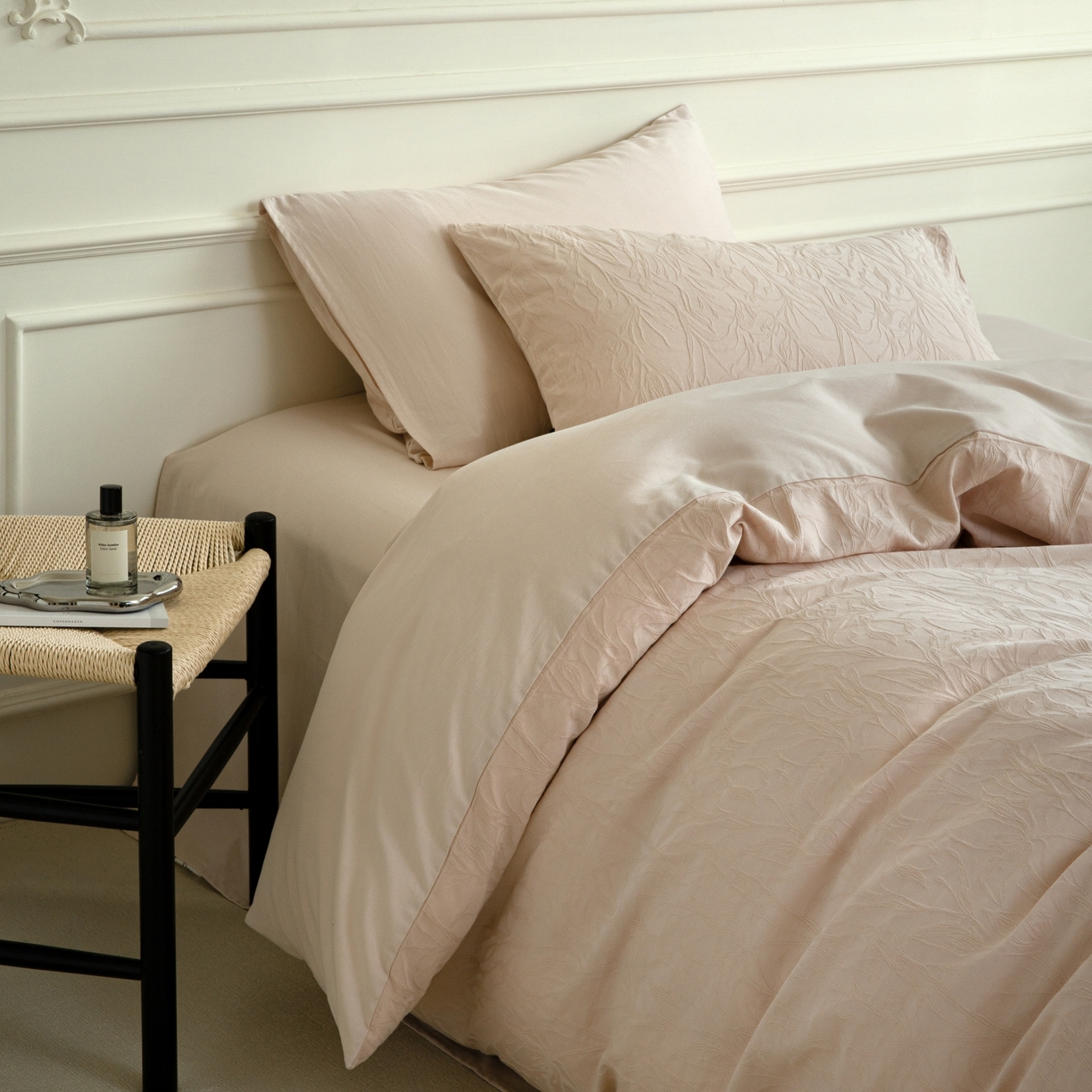 91家纺网 家纺一手货源 找家纺 宜代光年 2026年新款全棉厚织提花四件套系列（第一批花型）极有家花型 蜜语