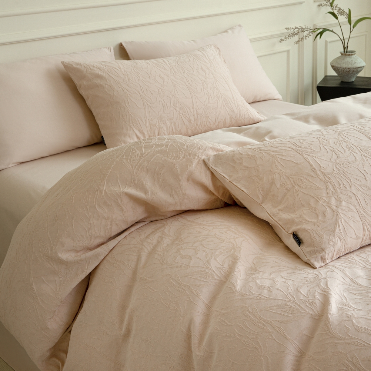 91家纺网 家纺一手货源 找家纺 宜代光年 2026年新款全棉厚织提花四件套系列（第一批花型）极有家花型 蜜语