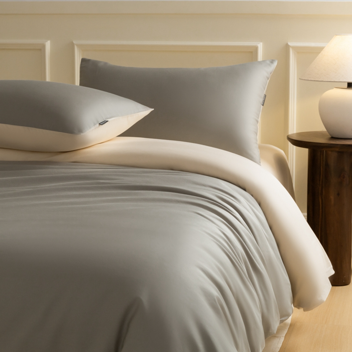 91家纺网 家纺一手货源 找家纺 秀色家纺 2026新款高端100pro新疆长绒棉床上四件套全棉纯棉四季纯色双拼高级感礼品团购四件套-米朵 米朵-烟墨灰+奶昔白