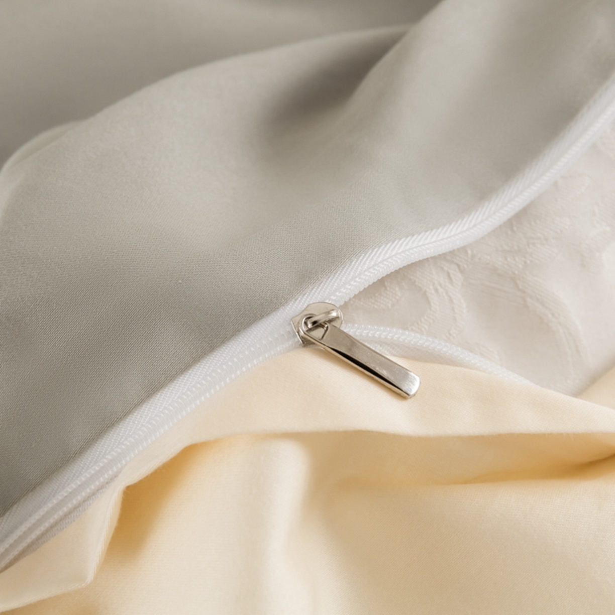 91家纺网 家纺一手货源 找家纺 秀色家纺 2026新款高端100pro新疆长绒棉床上四件套全棉纯棉四季纯色双拼高级感礼品团购四件套-米朵 米朵-烟墨灰+奶昔白