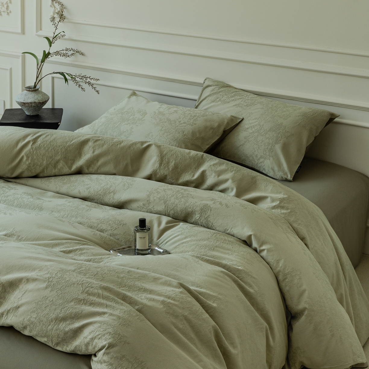 91家纺网 家纺一手货源 找家纺 宜代光年 2026年新款全棉厚织提花四件套系列（第一批花型）极有家花型 小郁葱-浅绿