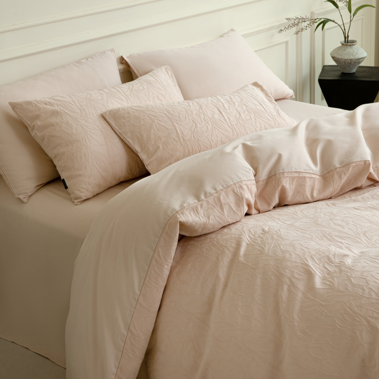 91家纺网 家纺一手货源 找家纺 宜代光年 2026年新款全棉厚织提花四件套系列（第一批花型）极有家花型 蜜语