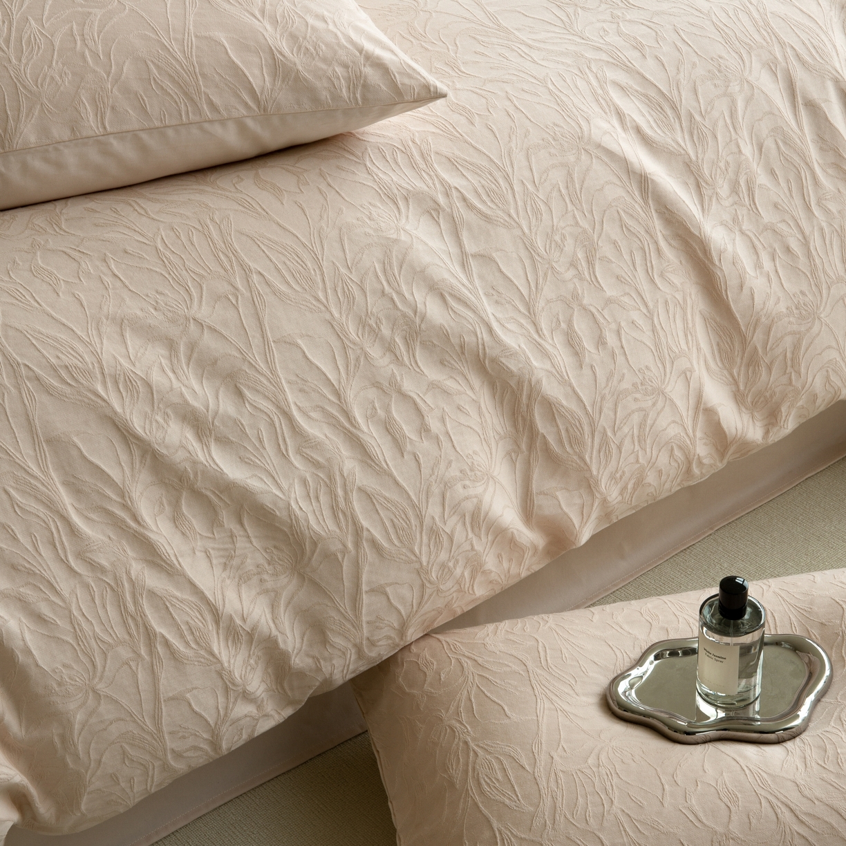 91家纺网 家纺一手货源 找家纺 宜代光年 2026年新款全棉厚织提花四件套系列（第一批花型）极有家花型 蜜语