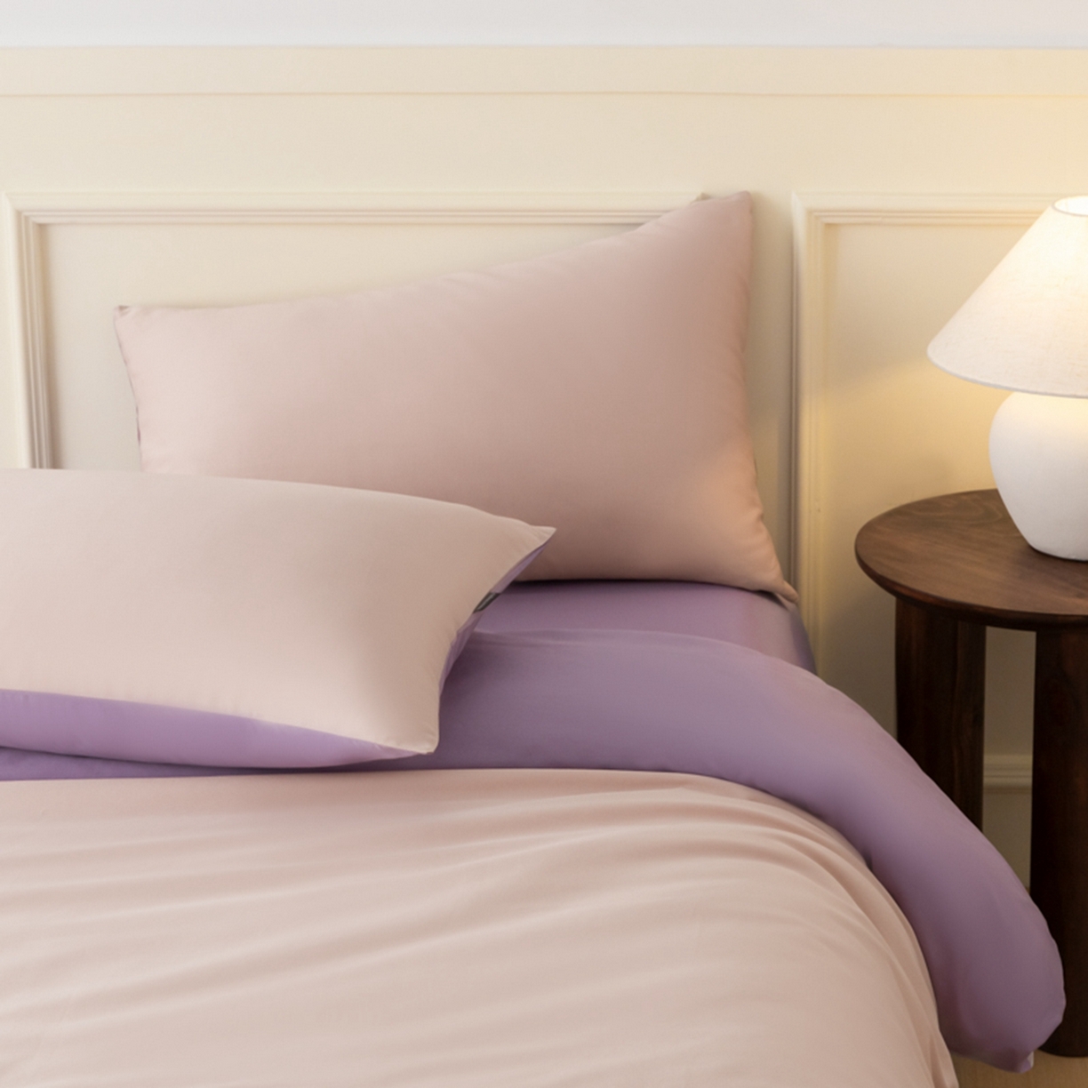 91家纺网 家纺一手货源 找家纺 秀色家纺 2026新款高端100pro新疆长绒棉床上四件套全棉纯棉四季纯色双拼高级感礼品团购四件套-米朵 米朵-茱萸粉+乌梅紫