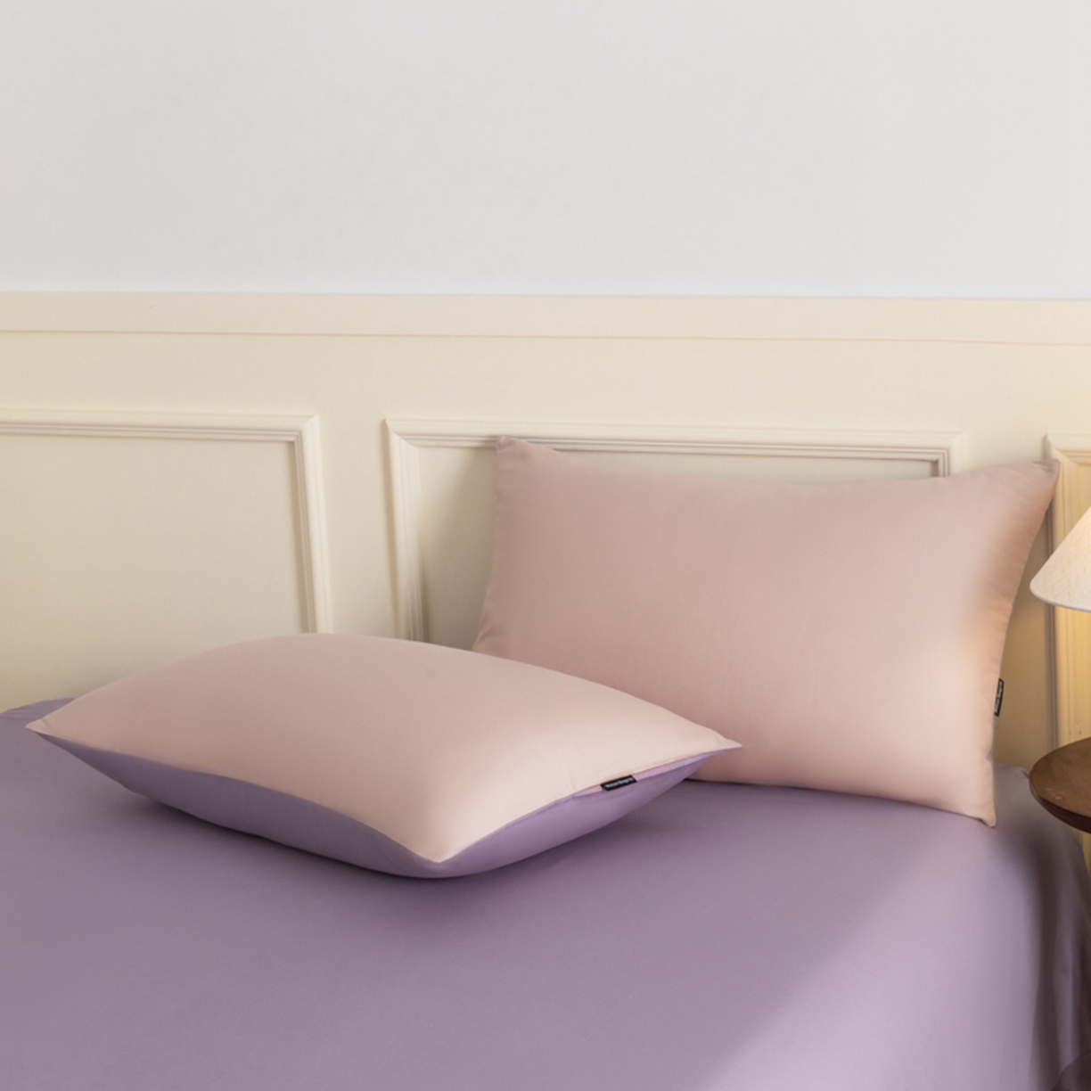 91家纺网 家纺一手货源 找家纺 秀色家纺 2026新款高端100pro新疆长绒棉床上四件套全棉纯棉四季纯色双拼高级感礼品团购四件套-米朵 米朵-茱萸粉+乌梅紫