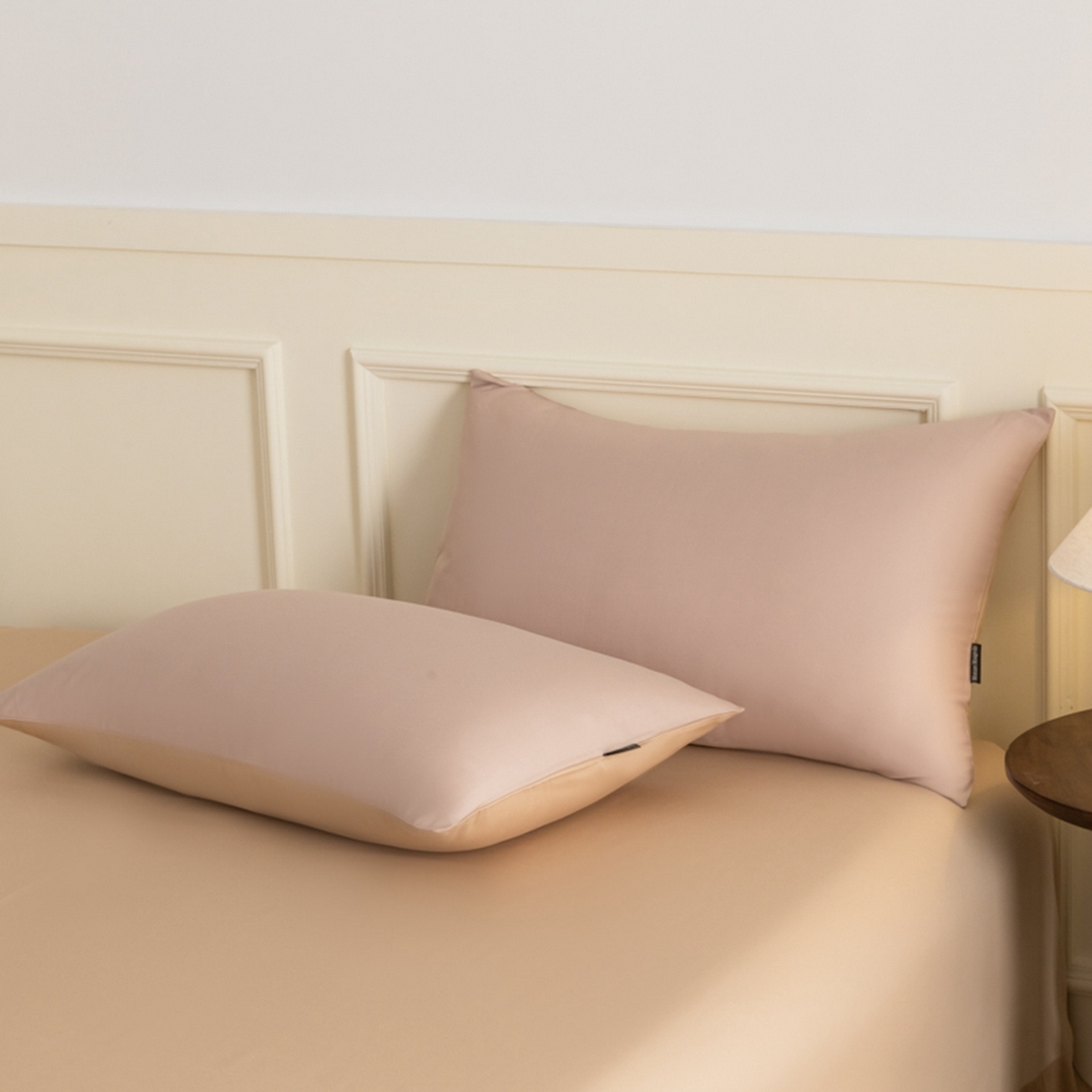 91家纺网 家纺一手货源 找家纺 秀色家纺 2026新款高端100pro新疆长绒棉床上四件套全棉纯棉四季纯色双拼高级感礼品团购四件套-米朵 米朵-茱萸粉+香槟金