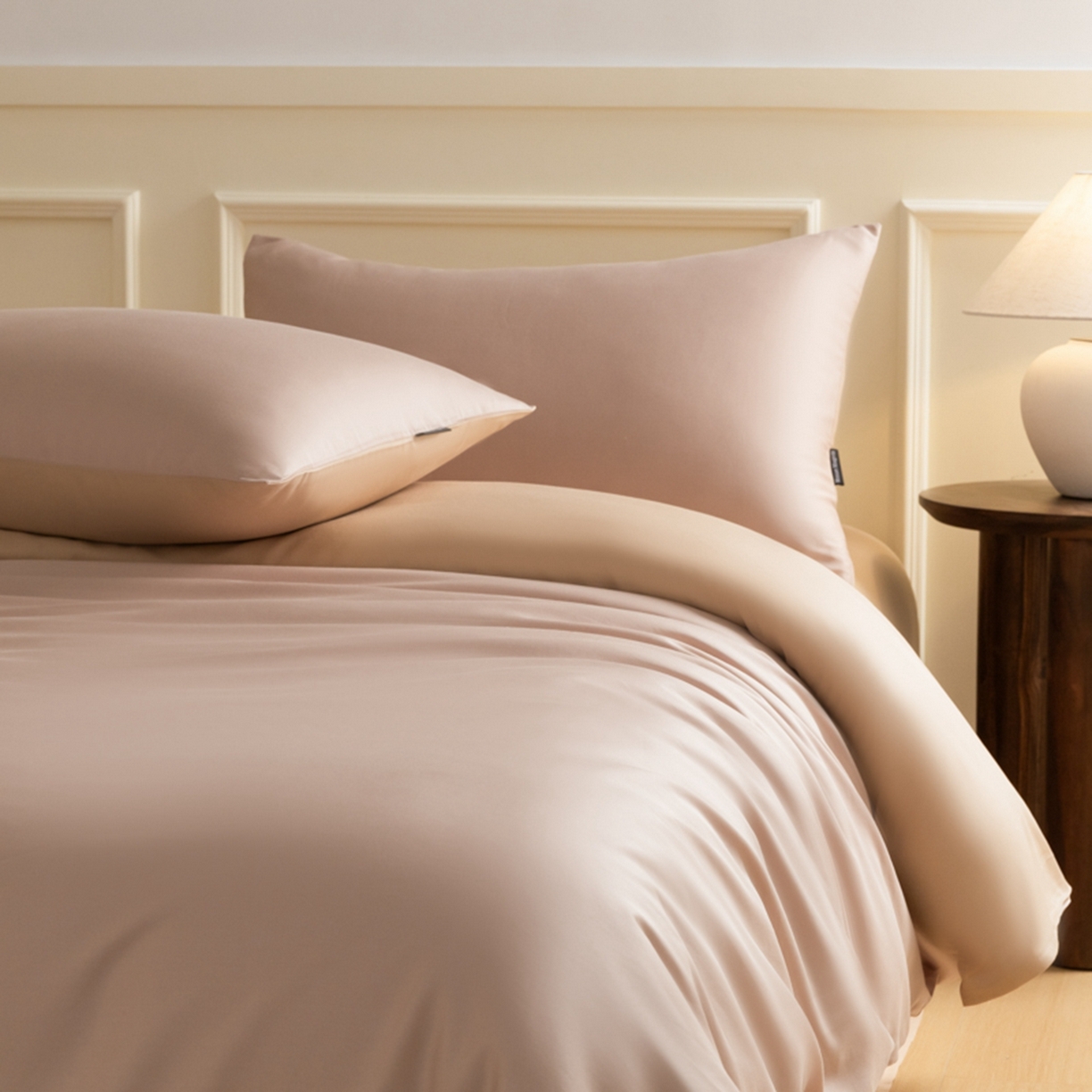 91家纺网 家纺一手货源 找家纺 秀色家纺 2026新款高端100pro新疆长绒棉床上四件套全棉纯棉四季纯色双拼高级感礼品团购四件套-米朵 米朵-茱萸粉+香槟金