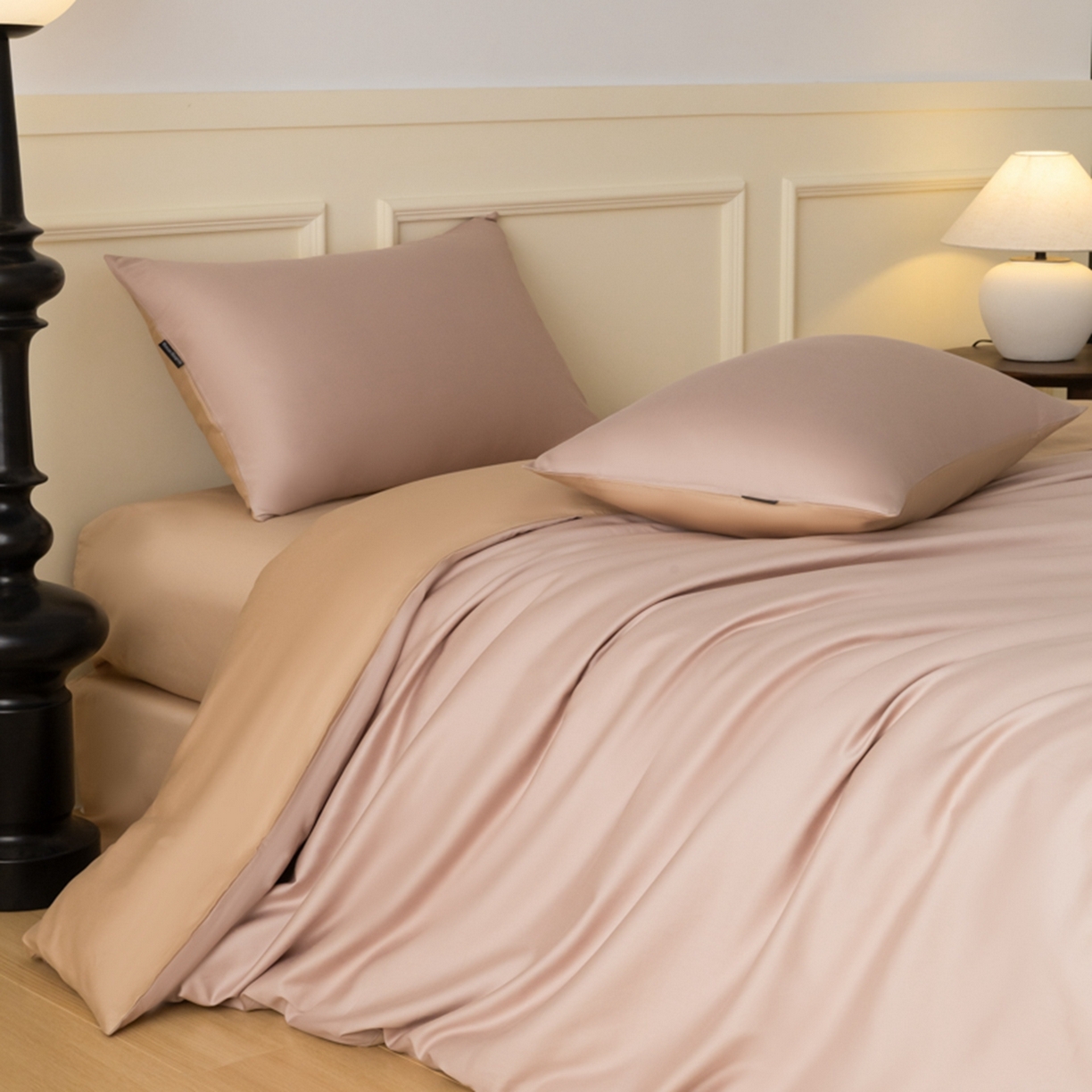 91家纺网 家纺一手货源 找家纺 秀色家纺 2026新款高端100pro新疆长绒棉床上四件套全棉纯棉四季纯色双拼高级感礼品团购四件套-米朵 米朵-茱萸粉+香槟金