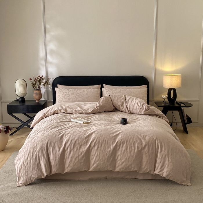 91家纺网 家纺一手货源 找家纺 宜代光年 2026年新款全棉纯棉厚织提花四件套系列（第一批花型） 朵朵-浅粉