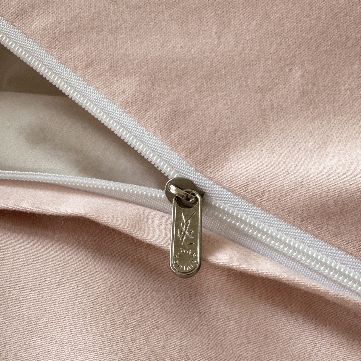 91家纺网 家纺一手货源 找家纺 宜代光年 2026年新款全棉纯棉厚织提花四件套系列（第一批花型） 复古樱桃-浅粉