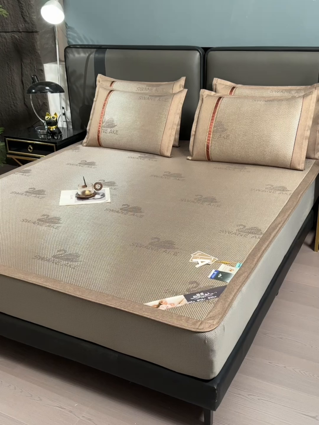 91家纺网 家纺一手货源 找家纺 小牛席业 2026新款加厚款-天鹅冰藤席系列（床笠款） 天鹅冰藤席系列（床笠款）-香槟